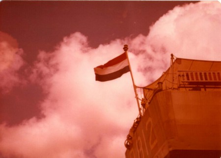 Vlag achterschip vanaf bodem dok